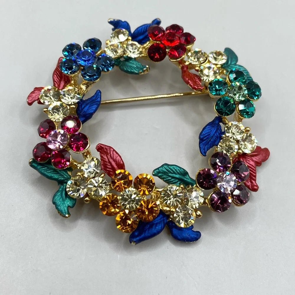 Rucinni Flower Wreath Brooch